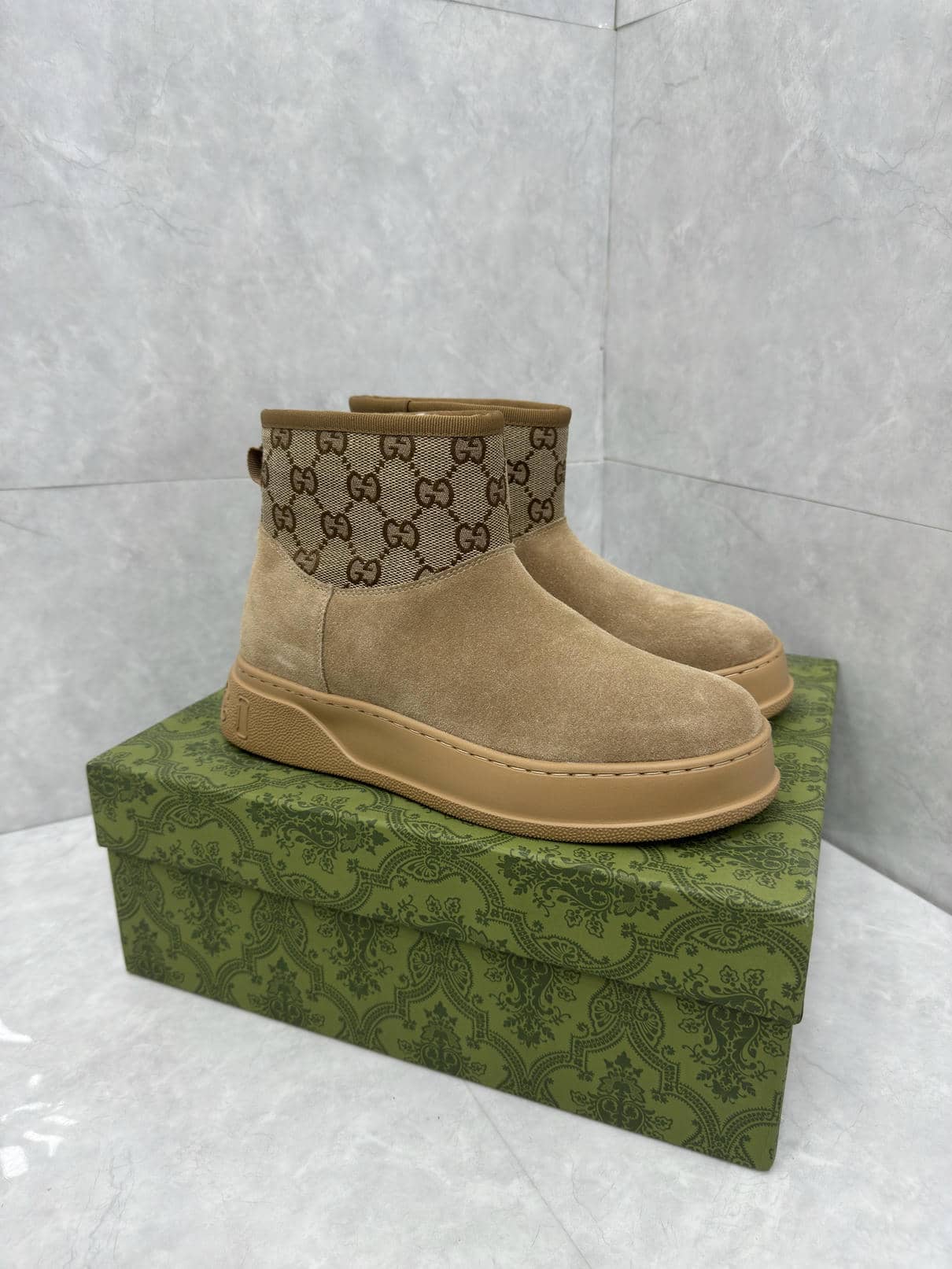 0014 Furry Shoe